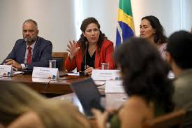 A ministra da gestão Esther Dweck (EBC) em reunião